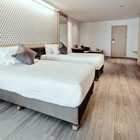 Three Sukhumvit Hotel - Sha Plus Certified Bangkok Extérieur photo
